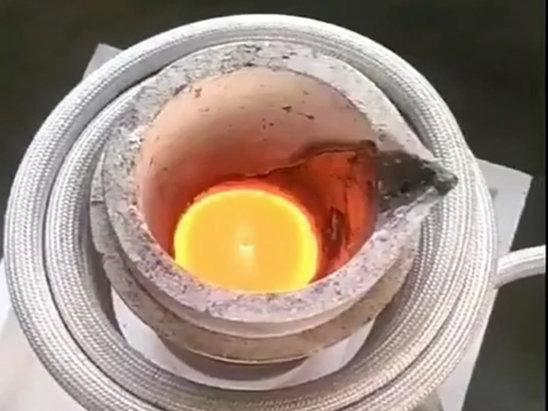 91看片神器APP小型高频熔炼炉的用途远不止于熔炼银粉，还用来熔金、铜、铅等多种金属(图3)