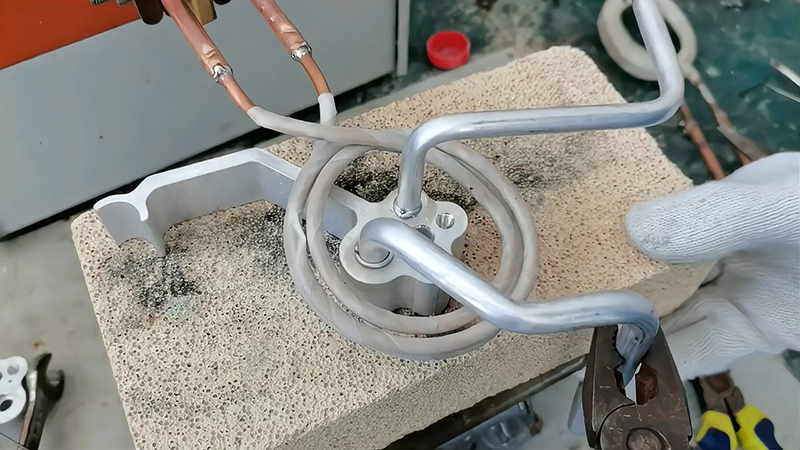 铝件和铝件高频焊接具有焊接速度快、焊缝美观、生产效率高等优点