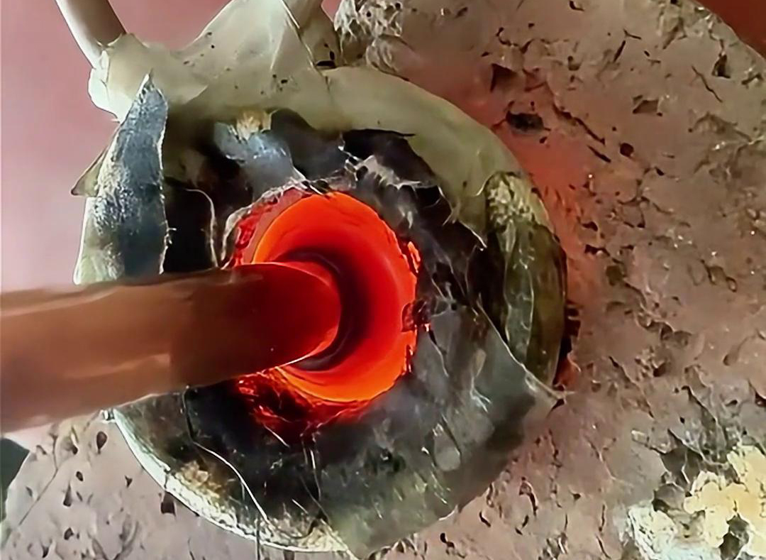 高频机焊接铜管具有高效、高质量、操作简便和环保节能等优点，因此在铜管焊接领域得到了广泛应用。