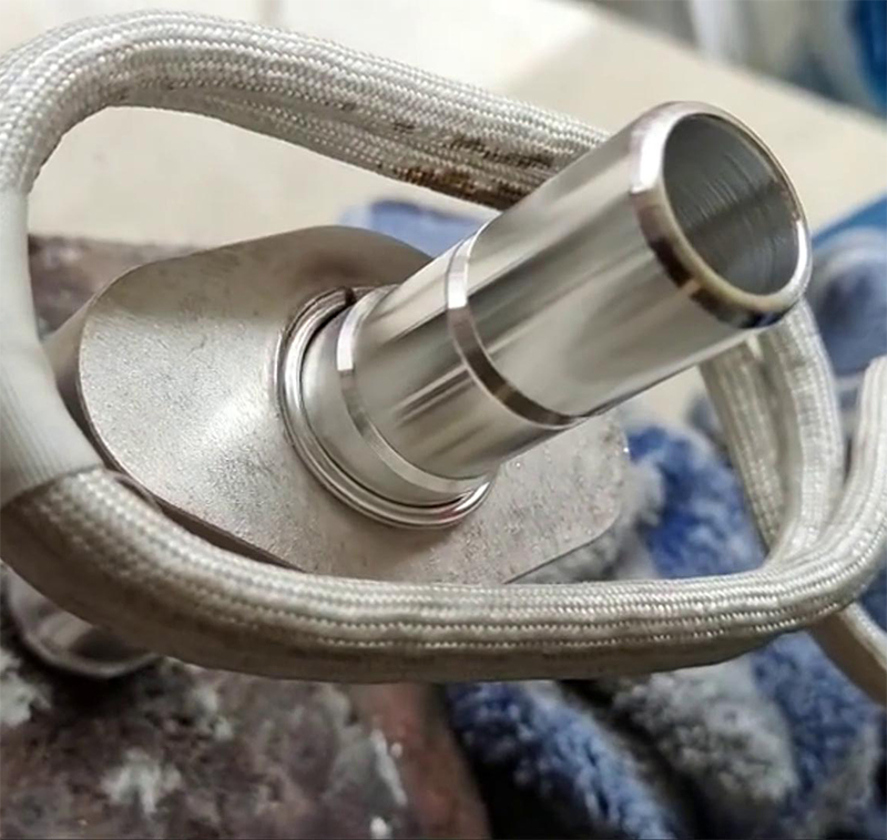 铝储液器的焊接，尤其是铝管的焊接，通常采用高频焊接机进行