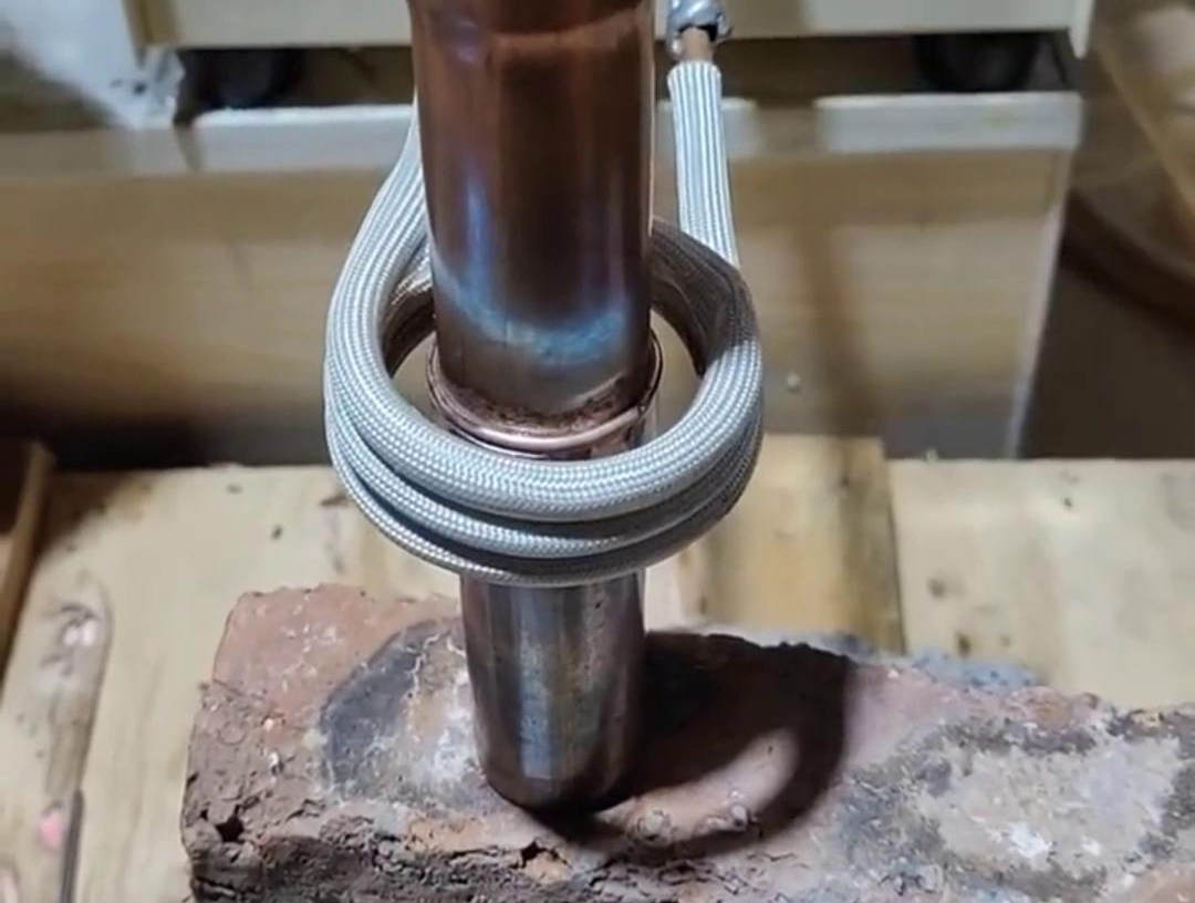 针对22毫米铜管三通接头的焊接，手持式高频焊机具有独特优势(图3)