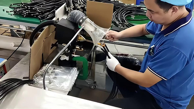 高频焊接机，轻松实现接线端子锡焊，让你的工作更轻松！