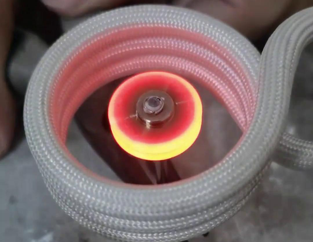 不锈钢和钨钢属于难焊接的材质，但是通过调整高频焊机的焊接参数，可以实现出色的焊接效果