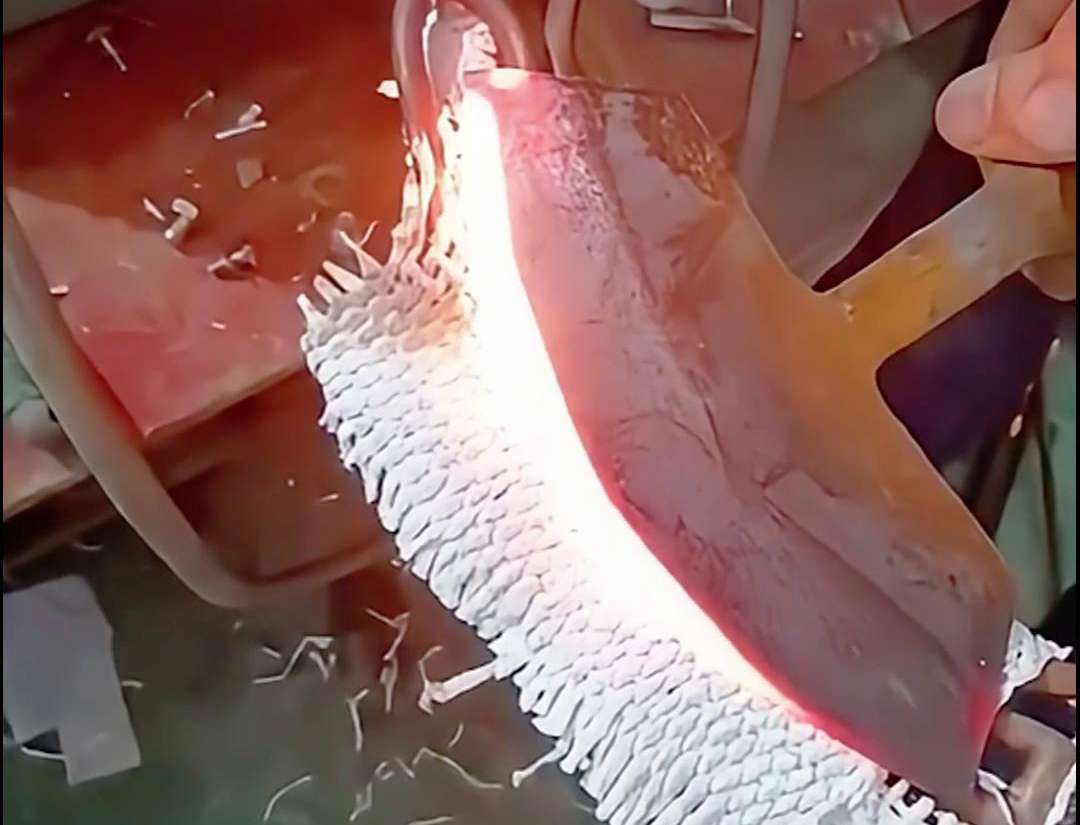 高频淬火机为五金刀具、机械农具等金属制品的淬火热处理提供了理想的解决方案