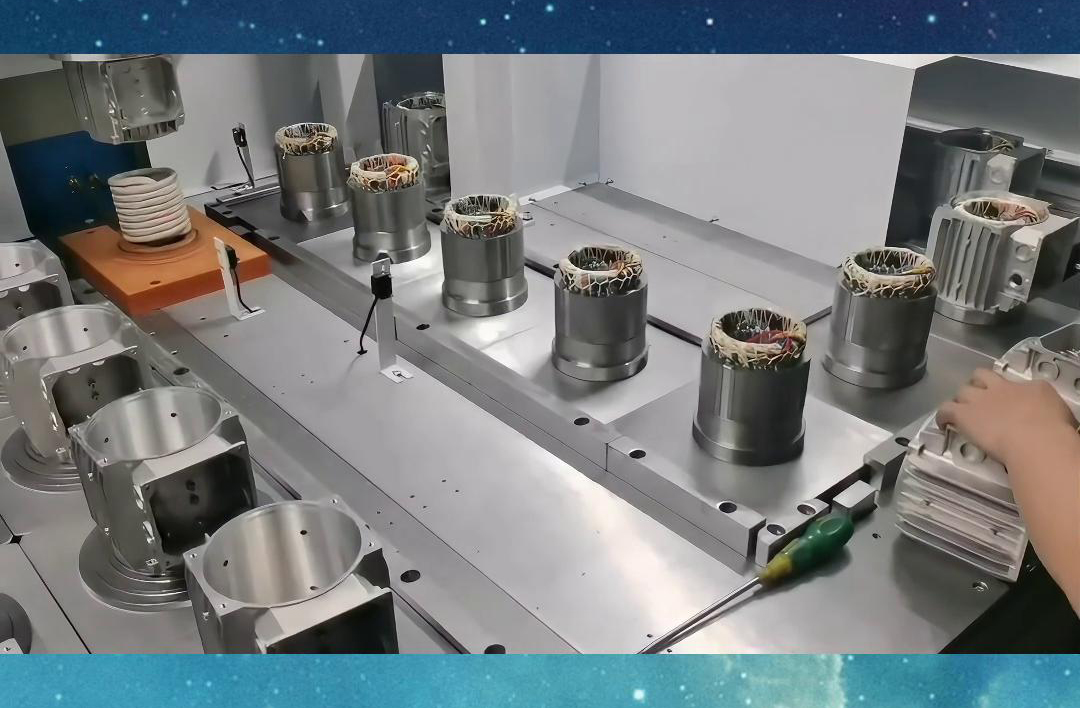 电机壳热套热配合成套设备全自动化操作，从而保证过盈配合的质量和精度