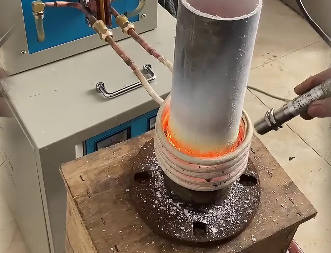 这是高频加热机对钢管加热，可以根据需求配备温控监测