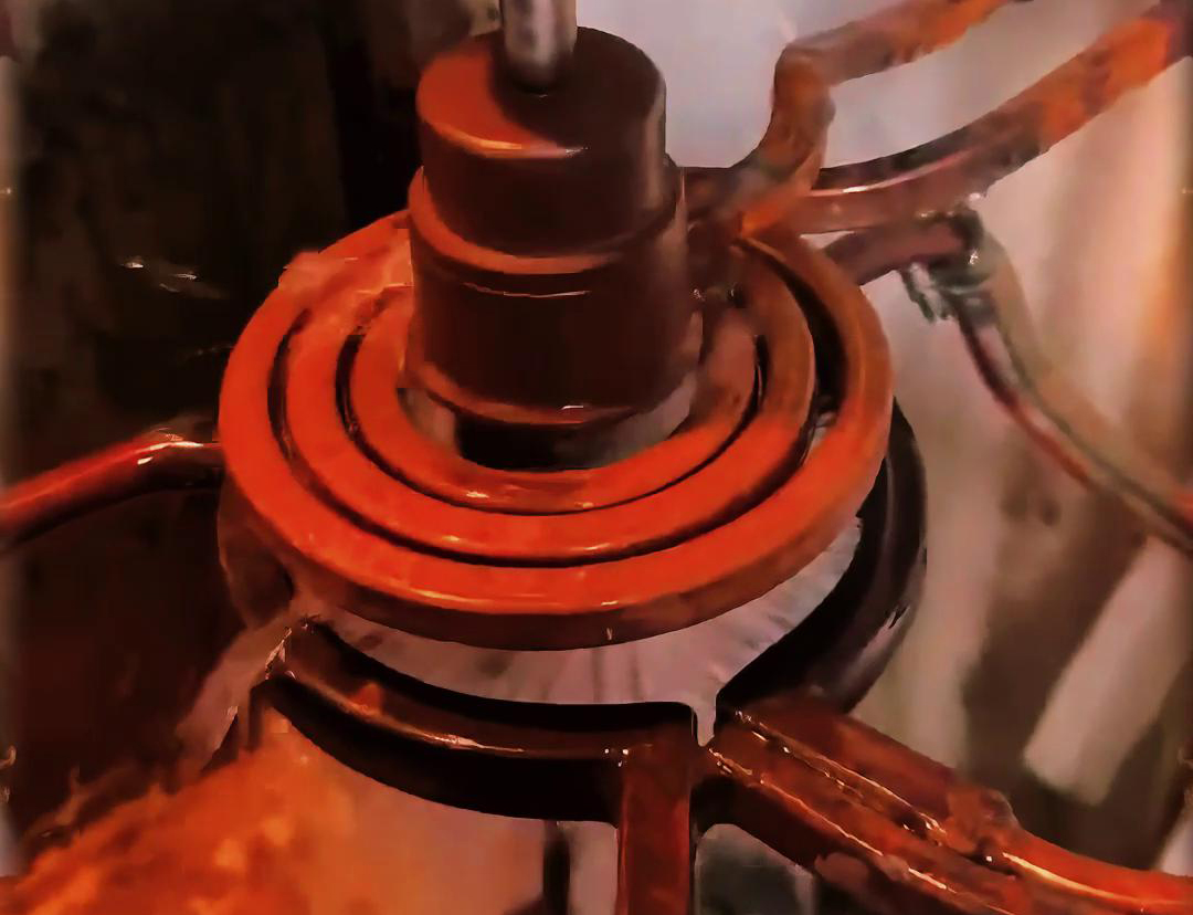 凸轮轴高频淬火是一种高效、精确的热处理方式