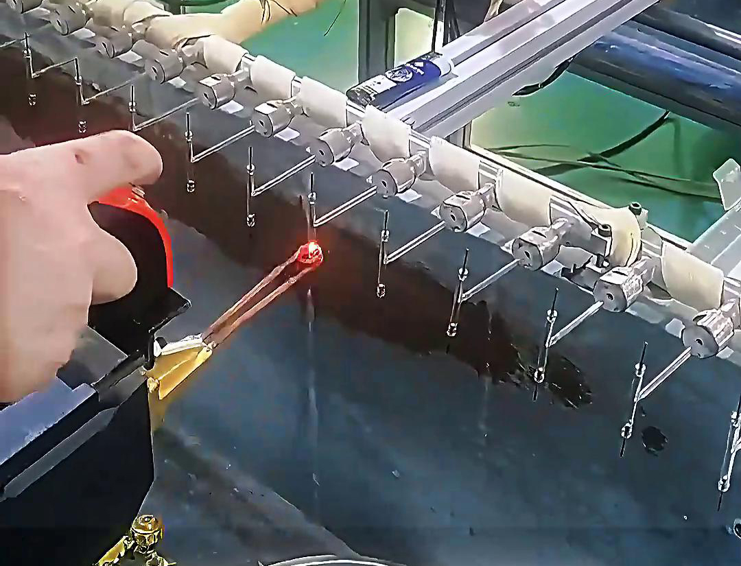 氙气灯灯珠和除毛仪灯珠的加热，高频9.1成人免费看片加热机同样可以发挥其优势