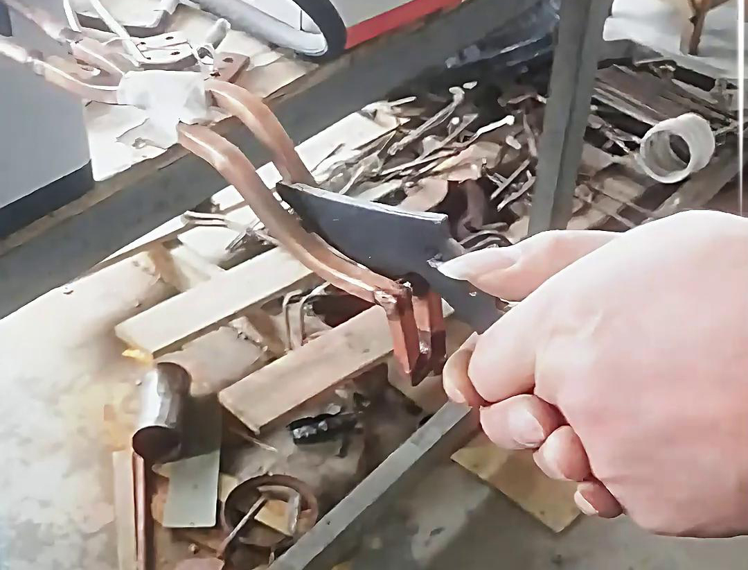 高频淬火机和超高频91网站免费看片在刀具淬火工艺中各有优势