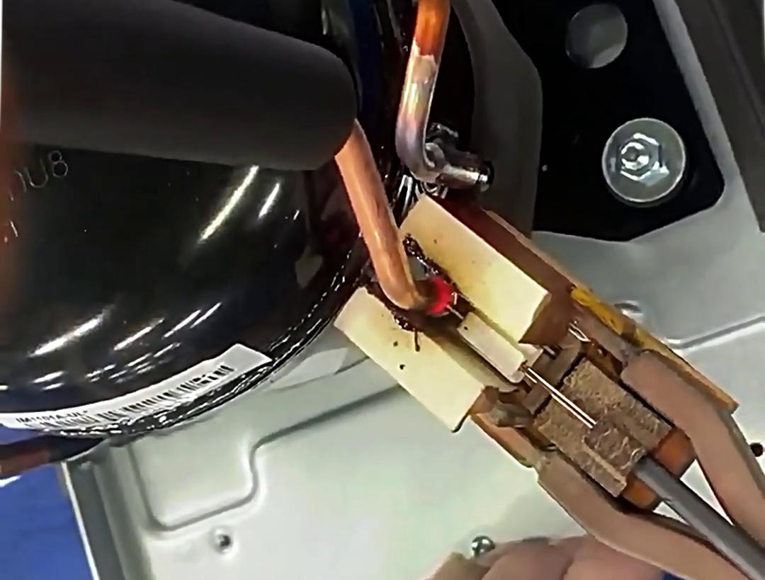 高频钎焊机使用磷铜焊料对紫铜管和紫铜板进行焊接(图2) 高频钎焊机使用磷铜焊料对紫铜管和紫铜板进行焊接(图2)