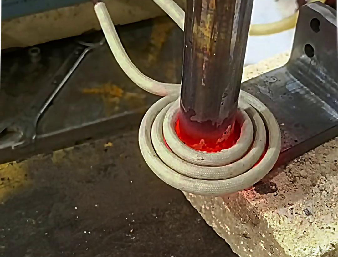 紫铜排的焊接采用高频9.1成人免费看片加热焊接设备的9.1成人免费看片钎焊方式进行焊接