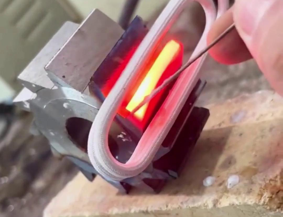 91看片神器APP高频焊接机助力齿轮齿牙断裂修复